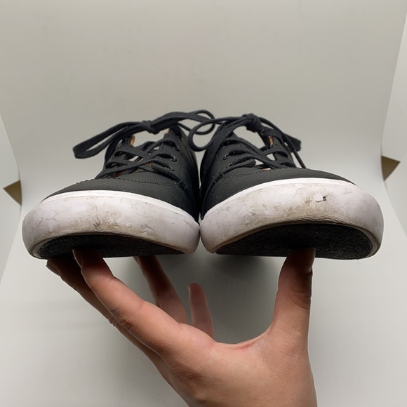 Lacoste Men's Bayliss Leather Sneaker - Picture 6 of 6